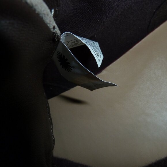 Ugg Mens Freamon Waterproof Chukka Boot. Taupe (tan/gray) color. Excellent used - Picture 13 of 14